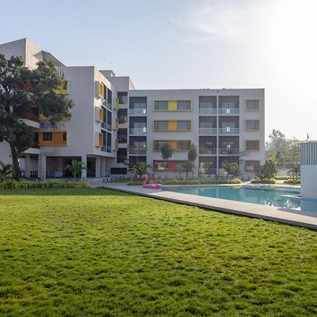 Saavi Suites Daman Exteriér fotografie