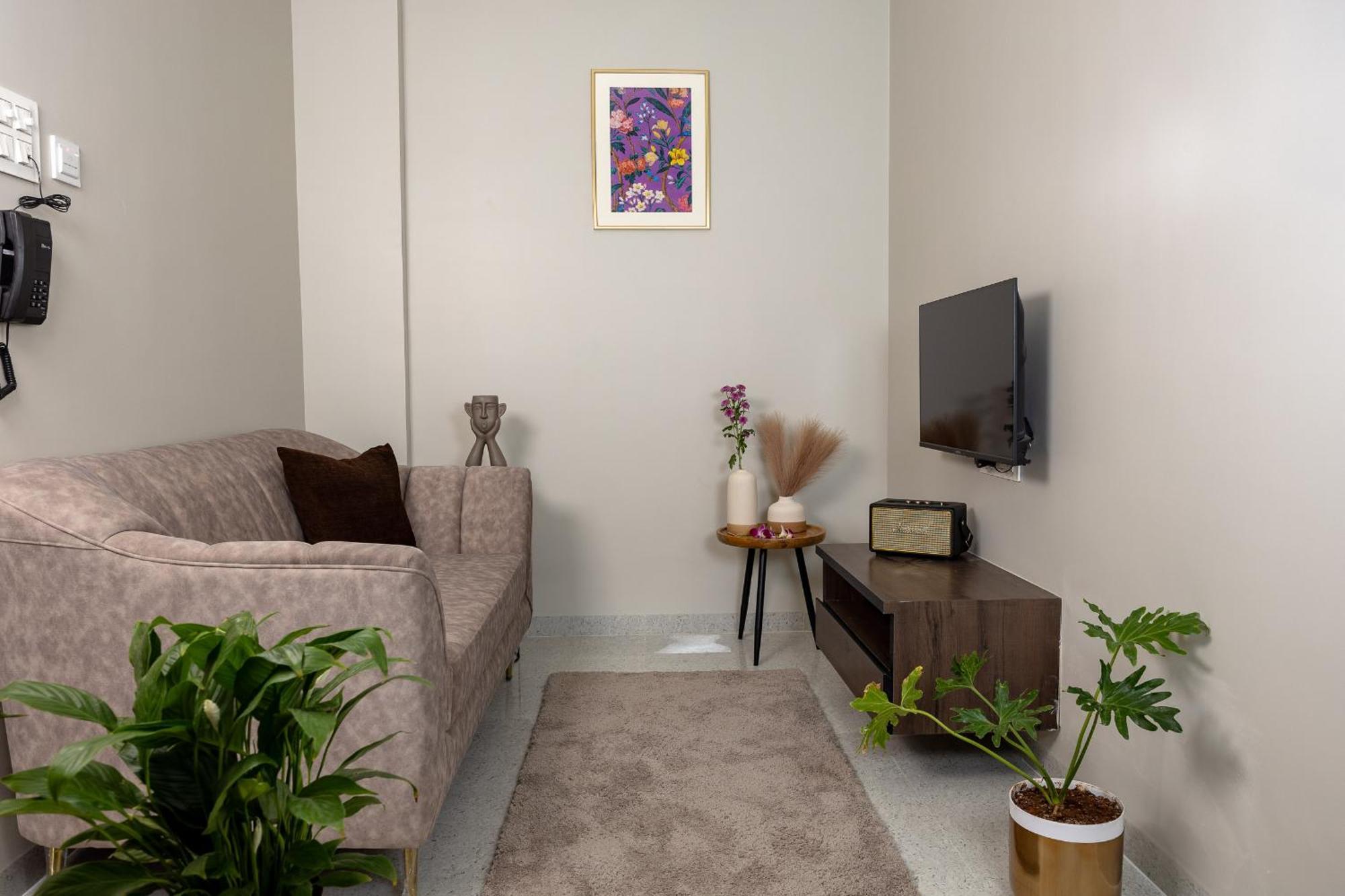 Saavi Suites Daman Exteriér fotografie