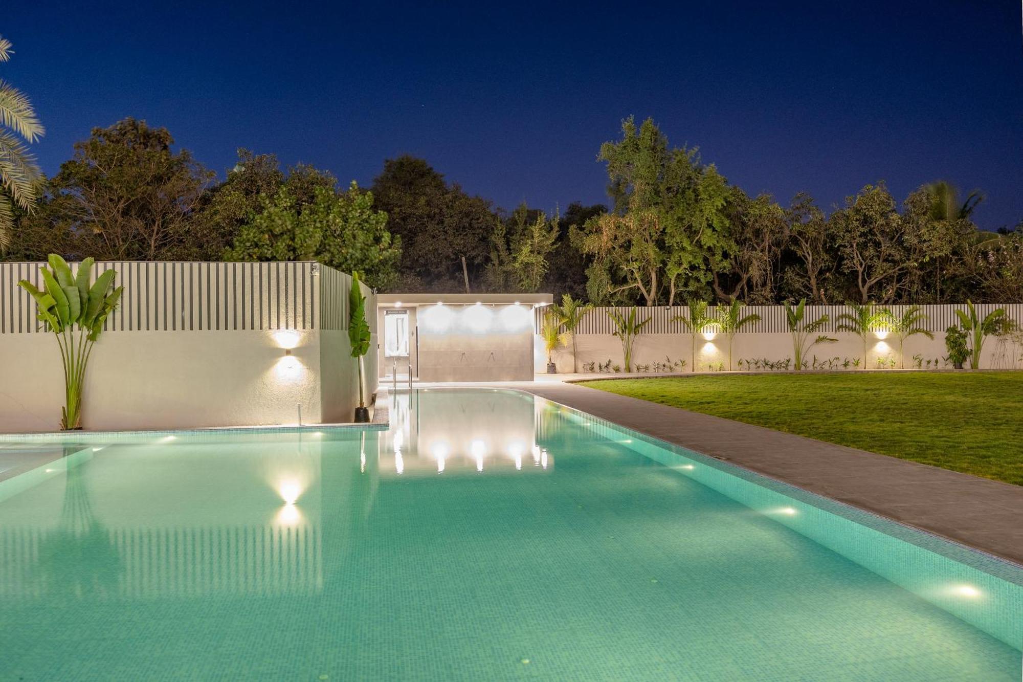 Saavi Suites Daman Exteriér fotografie
