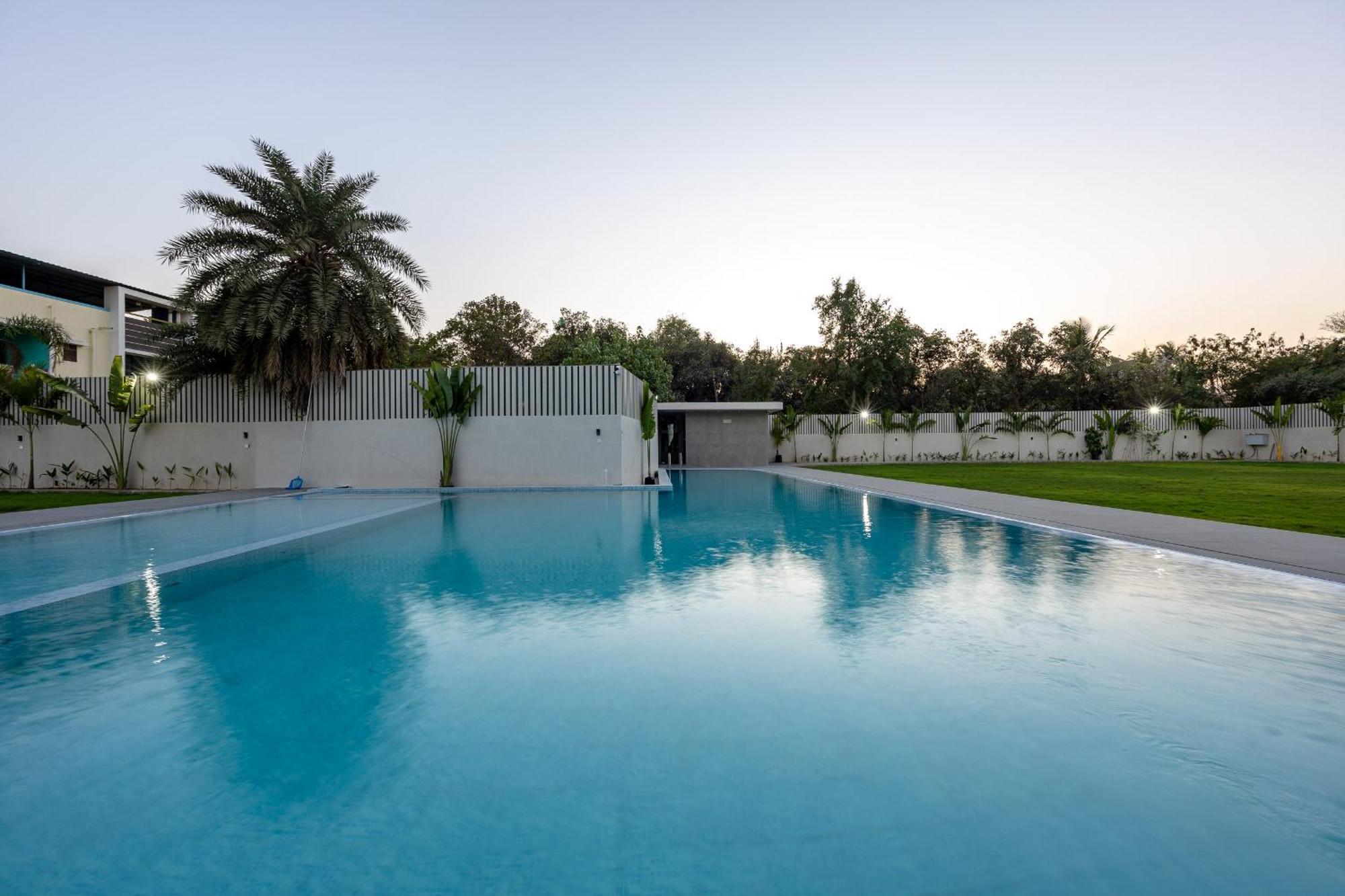 Saavi Suites Daman Exteriér fotografie
